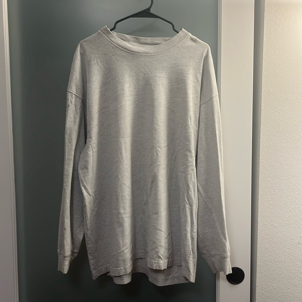 Gray long sleeve tshirt